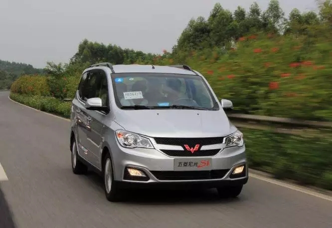 五菱宏光S加油時變速箱有吱吱響聲松開油門又沒有