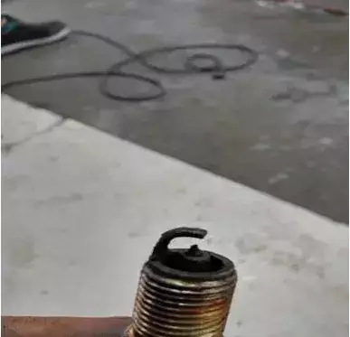 【別克陸尊發動機故障燈點亮、加速無力，無法正常行駛】圖2