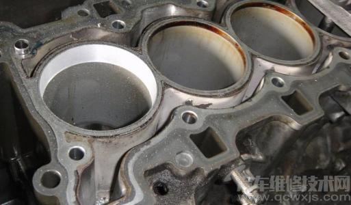 發(fā)動(dòng)機(jī)敲缸怎么解決 活塞敲缸的原因介紹