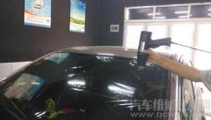 前風(fēng)擋玻璃貼膜教程 前風(fēng)擋玻璃貼膜有用嗎