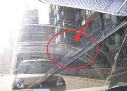 擋風玻璃刮不干凈怎么辦好