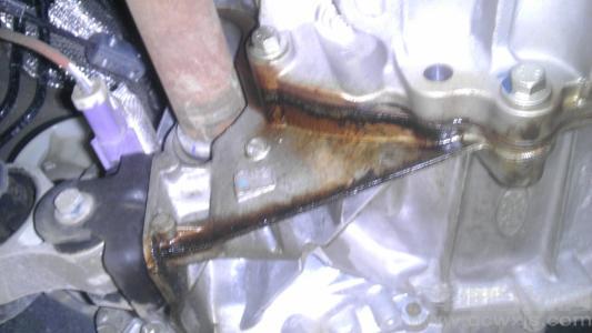 【變速箱漏油還能開嗎 變速箱漏油的后果】圖2