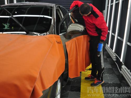 汽車貼膜有沙粒怎么辦 ?防止汽車貼膜時膜內(nèi)出現(xiàn)沙粒的方法