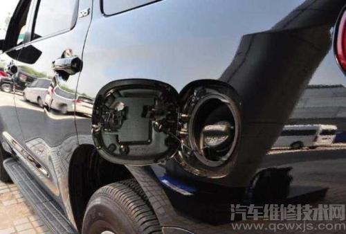 汽車加油口為什么分左右？