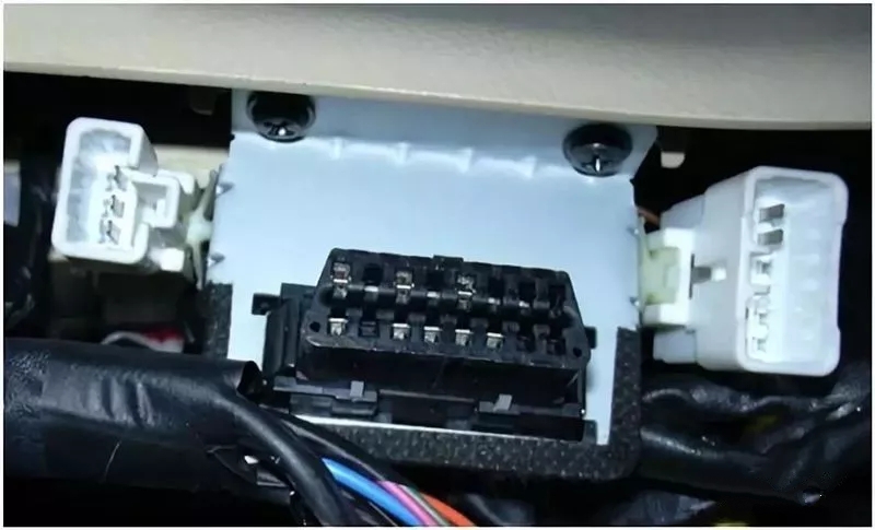 【OBD接口在哪里 各車OBD接頭位置大全】圖3