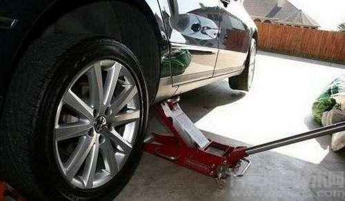 汽車輪胎怎么換 換輪胎步驟及注意事項(xiàng)介紹