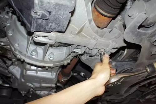 【汽車變速箱油多久換一次好】圖1