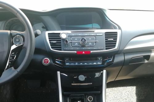 本田雅閣空調(diào)壓縮機異響電磁離合器時吸時不吸,怠速忽高忽低不制冷