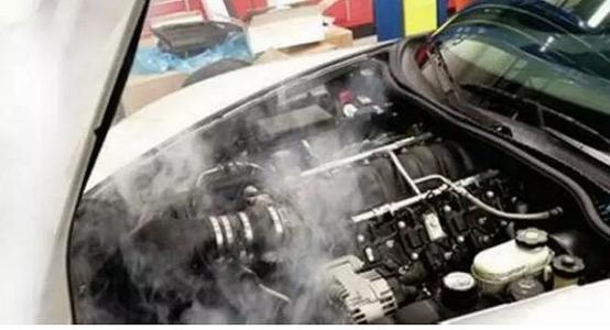 發動機過熱還能開嗎