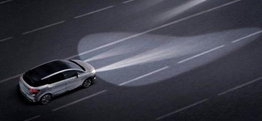 汽車過顛簸路有吱吱響