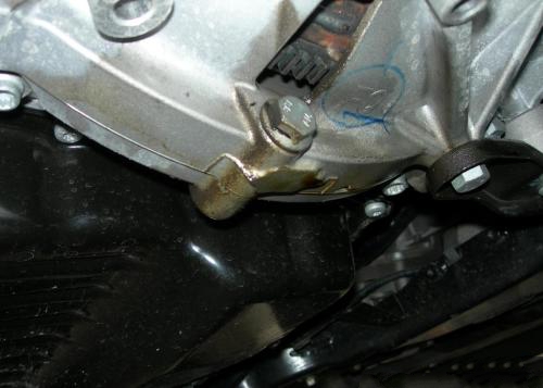 發動機泄漏機油的原因 發動機漏機油怎么處理