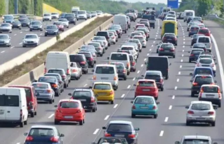 為什么大家寧愿高速堵車，也不愿意坐高鐵飛機回家過年？