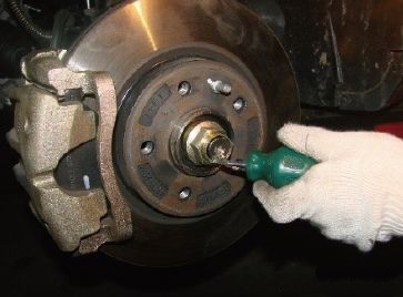 【前盤式制動器的拆卸和檢查步驟及常見故障排除方法】圖1