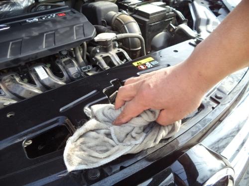 怎么自己進行汽車發(fā)動機艙清洗? 怎么自己進行汽車發(fā)動機艙清洗?