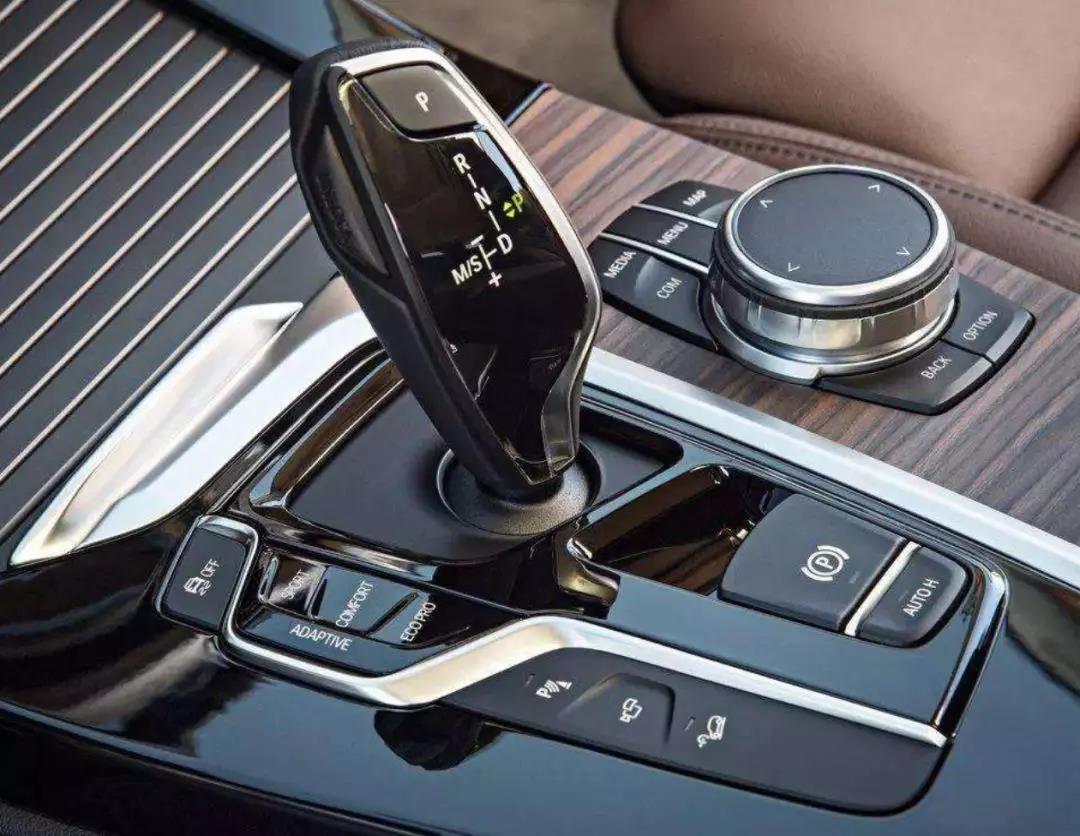 等紅綠燈掛p還是掛n好?等紅綠燈該掛什么擋呢? 等紅綠燈掛p還是掛n好?等紅綠燈該掛什么擋呢?