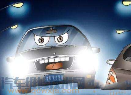 夜間在道路照明條件好的路段用什么燈光