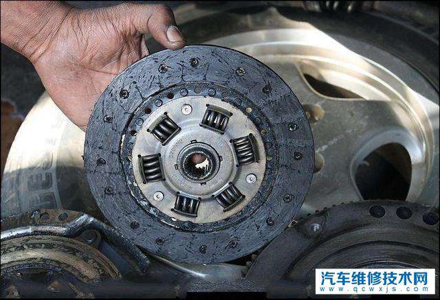 離合器三件套壞了導致車子起步抖動不修理會有什么后果? 離合器三件套壞了導致車子起步抖動不修理會有什么后果?