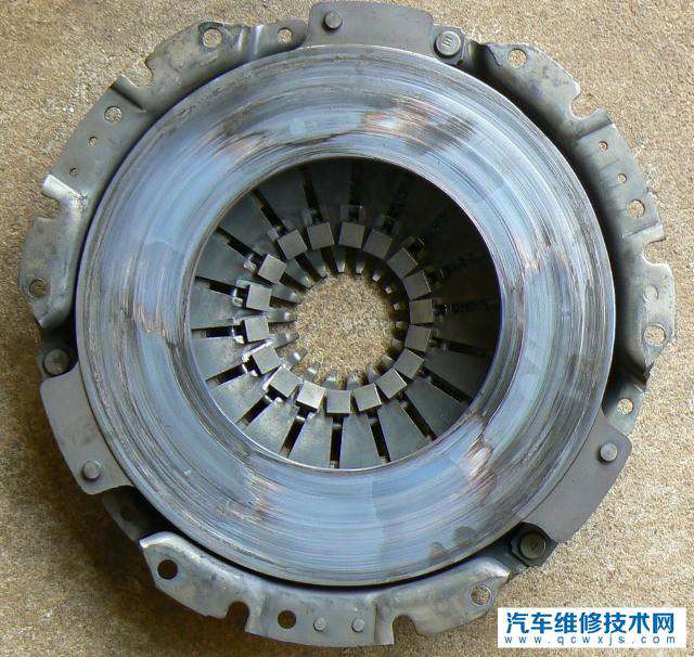 離合器三件套壞了導致車子起步抖動不修理會有什么后果？