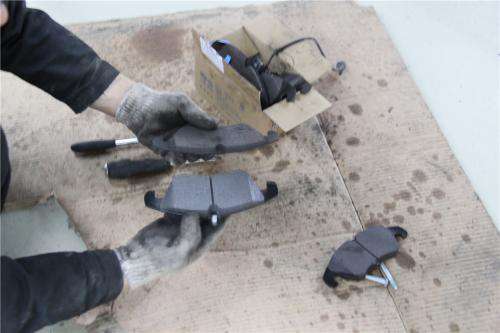 更換新剎車片注意事項 更換新剎車片為什么要打磨 更換新剎車片注意事項 更換新剎車片為什么要打磨