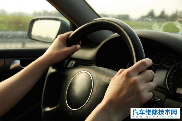 【小車里多坐一個人有影響嗎，小車超載對車有什么影響】圖2