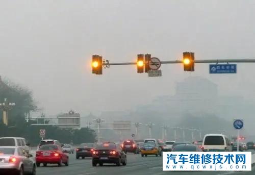 【闖黃燈會(huì)被罰款扣分嗎？】圖3