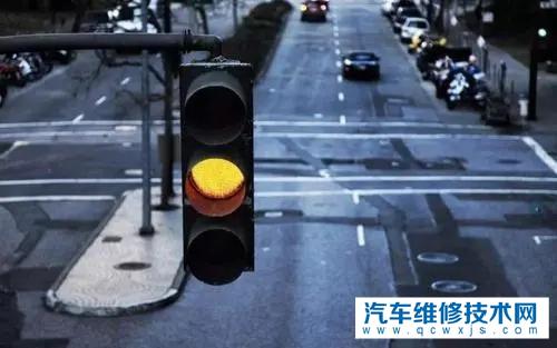 【闖黃燈會(huì)被罰款扣分嗎？】圖4