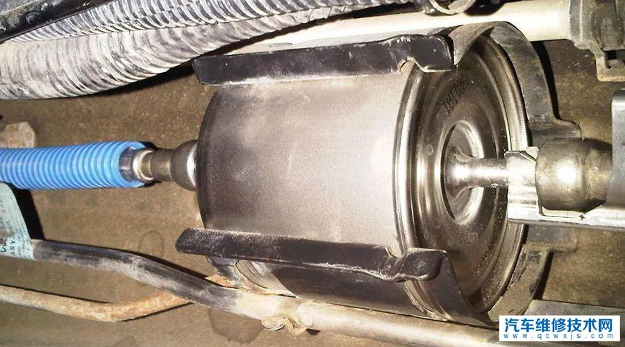 漏汽油、動力弱…燃油濾清器故障表現有哪些