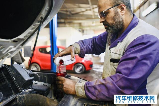 換變速箱油用循環機好還是人工放油好？