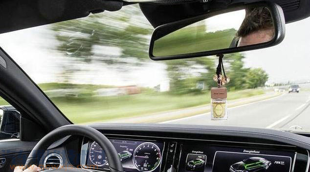 汽車玻璃水可用洗潔精加水代替嗎？