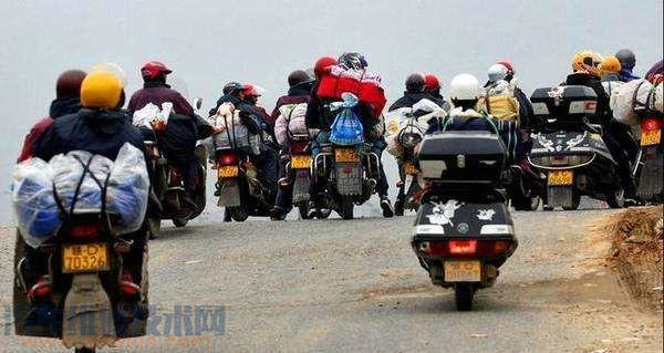 摩托車大軍返鄉為何他們騎摩托車返鄉，而不去買火車票？