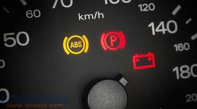 為什么下雪時要把汽車雨刷豎起來?