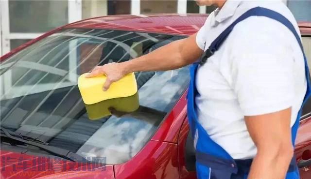 【停車把雨刮立起來好嗎?為什么停車把雨刮拿起來?】圖2