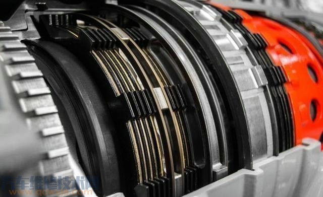 自動擋變速箱的車為什么不能空擋滑行？