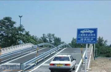 【半坡起步先放手剎還是先放剎車？】圖4