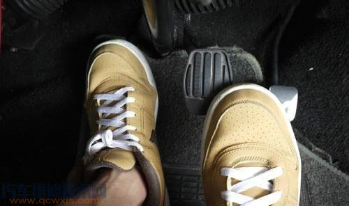 沒有上坡輔助的手動擋車坡道怎樣起步? 沒有上坡輔助的手動擋車坡道怎樣起步?