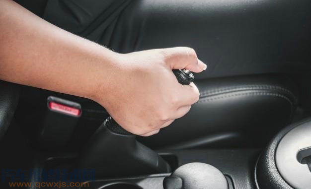 沒有上坡輔助的手動擋車坡道怎樣起步? 沒有上坡輔助的手動擋車坡道怎樣起步?