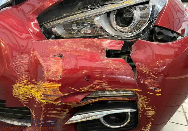 【汽車在高速行駛時，前面的車輛突然急剎停導致相撞，責任怎么劃分？】圖1