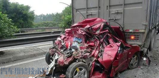 【汽車在高速行駛時，前面的車輛突然急剎停導致相撞，責任怎么劃分？】圖3