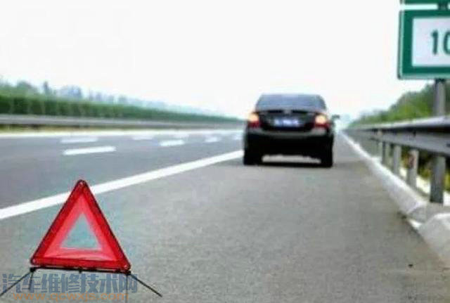 高速上爆胎可以停在應急車道自己更換備胎嗎?還是必須叫拖車? 高速上爆胎可以停在應急車道自己更換備胎嗎?還是必須叫拖車?