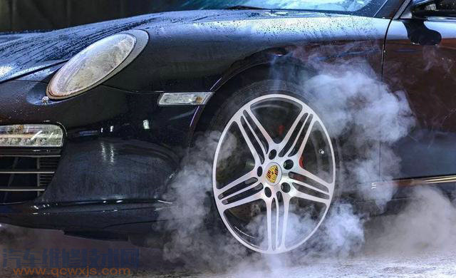 【如果在汽車?yán)镞^夜，要直啟動著發(fā)動機(jī)嗎，一晚上得費(fèi)多少油？】圖1