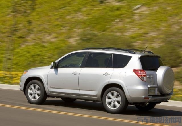 開車踩油門怎么踩更省油？