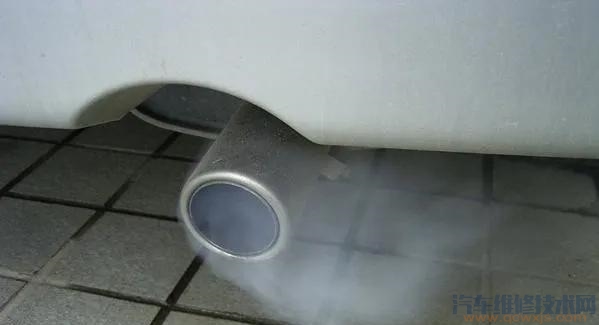 發動機冒藍煙是什么原因造成的？