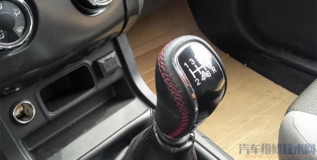 手動擋緩慢跟車用離合嗎？