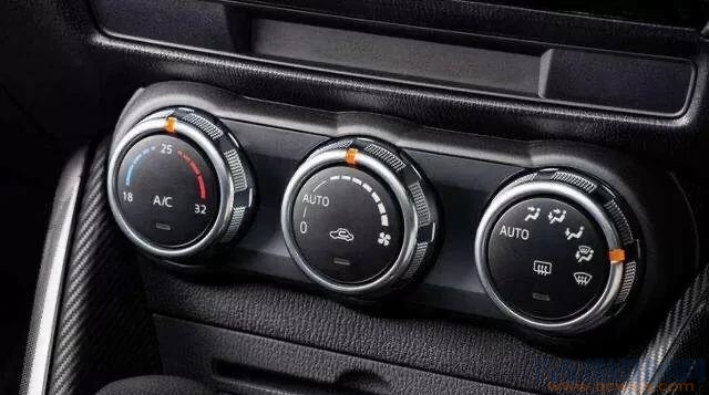 汽車空調暖風用不用開AC？