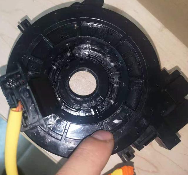 汽車方向盤吱吱響聲怎么回事，怎么解決？