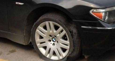 【汽車一般多少公里換一次輪胎？換輪胎有什么注意事項(xiàng)？】圖1