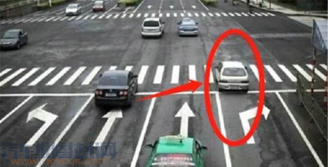 右轉道直行右轉道直行會不會扣分?算違章嗎? 右轉道直行右轉道直行會不會扣分?算違章嗎?