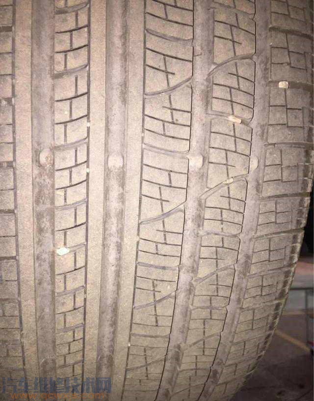 汽車輪胎上的小石頭有必要扣嗎? 汽車輪胎上的小石頭有必要扣嗎?