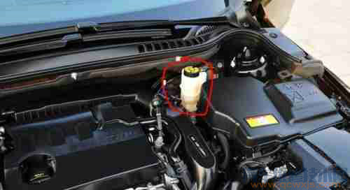 換了剎車油剎車變軟一踩就到底怎么回事？怎么辦