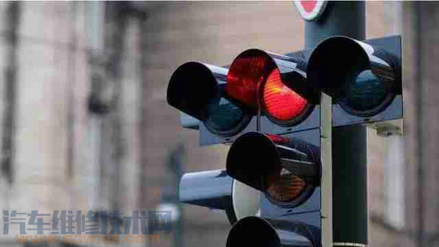 怎樣才算闖紅燈？這三張圖告訴你答案